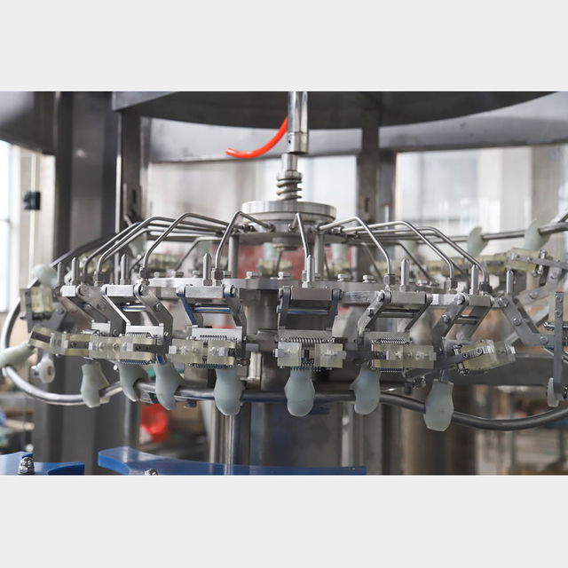 Machine de capsulage de couronne de remplissage d'eau gazeuse de bouteille en verre (DCGF24-24-8)